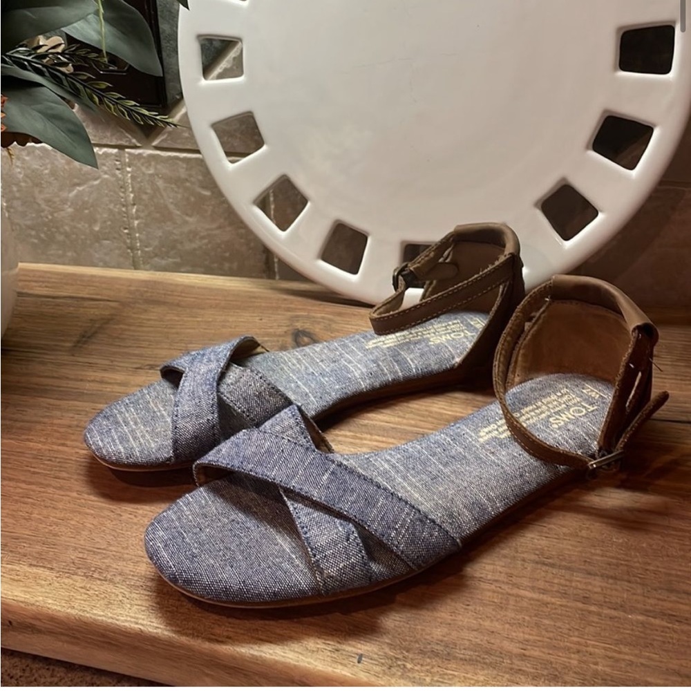 TOMS-Correa-Flat Ankle Strap Chambray/Brown Leather Sandals-Size 7